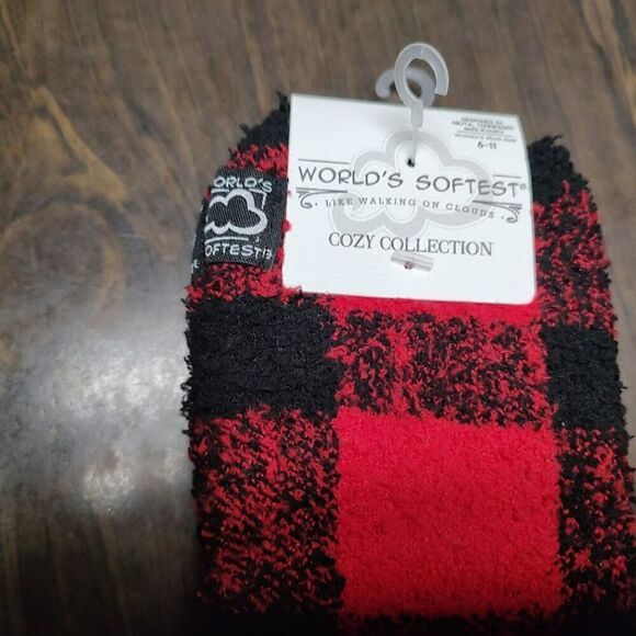New World's Softest Socks Cozy Collection Red And Black Women's Shoe Size 6-10 - Picture 2 of 2